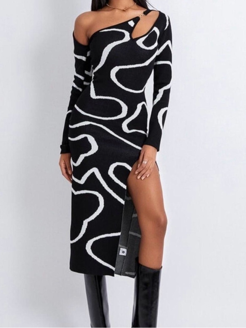 Micas Line Pattern Cut Out Slit Knit Maxi Dress
